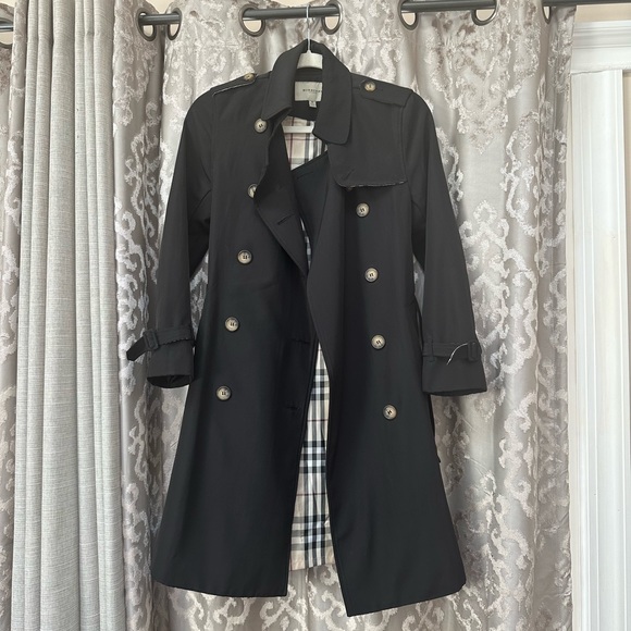 Burberry Jackets & Blazers - Burberry London Trench Coat Size Medium